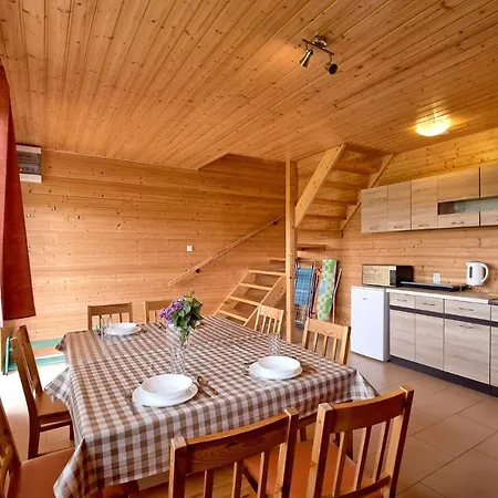 Bialy Labedz 公寓 *